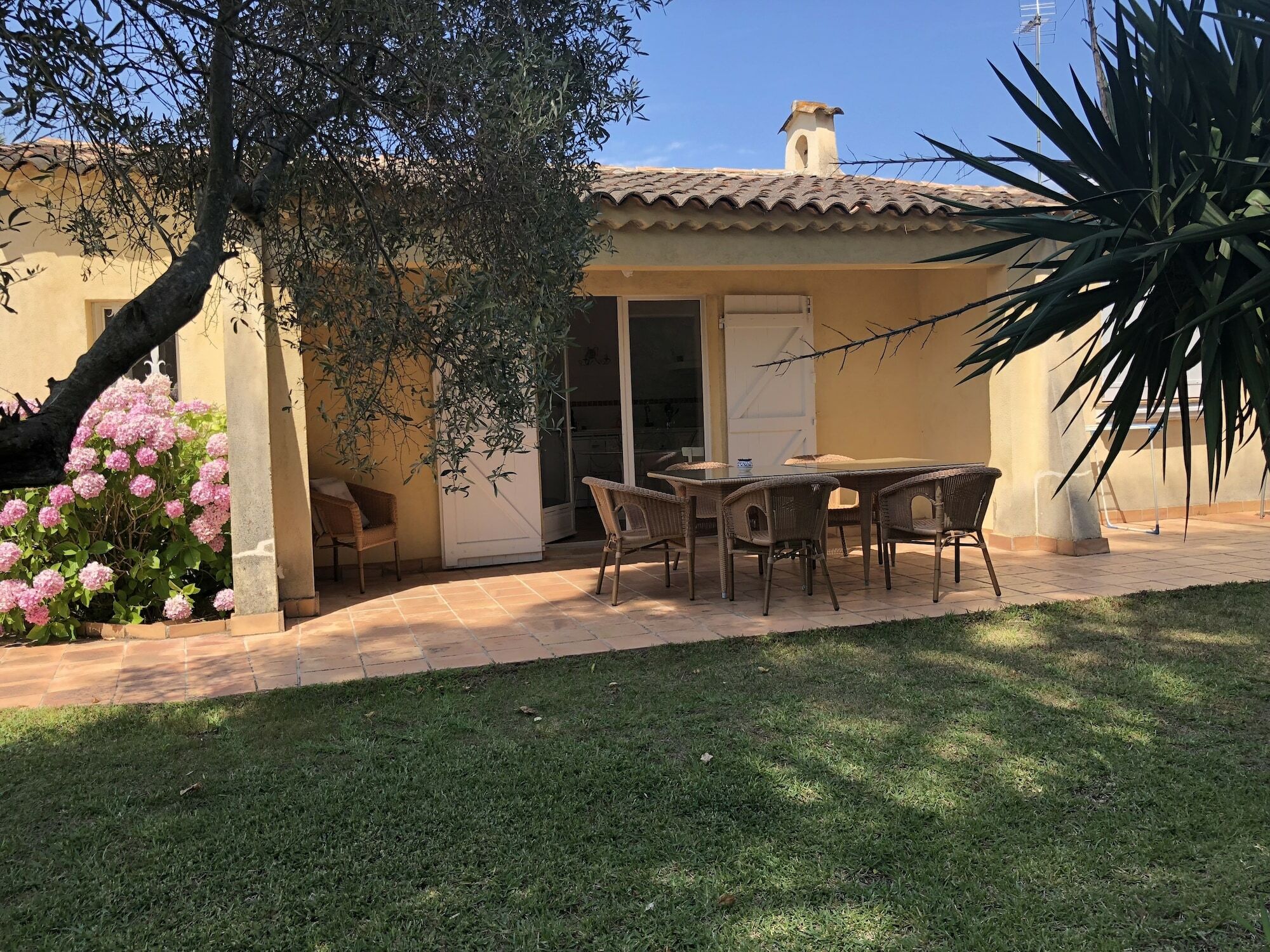 Le Mas De La Dame Saint-Tropez Exteriör bild